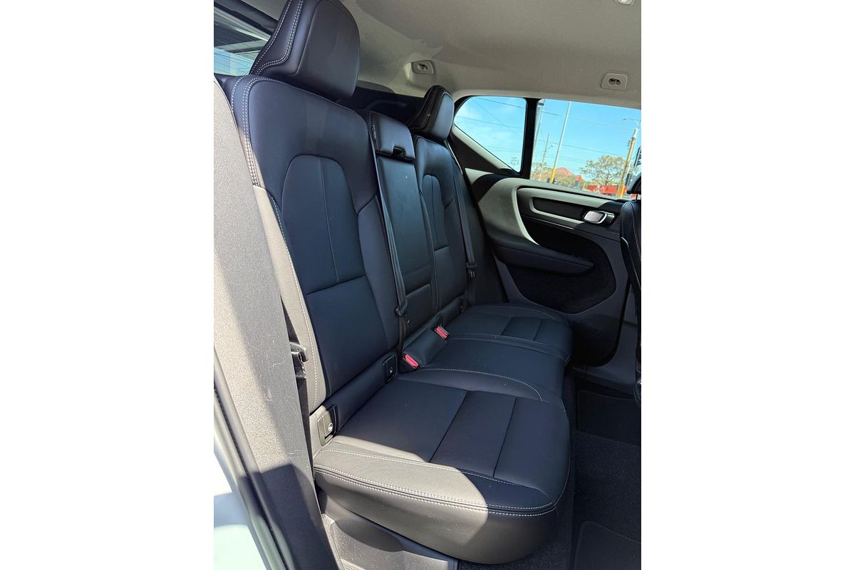 2021 Volvo XC40 T4 Momentum