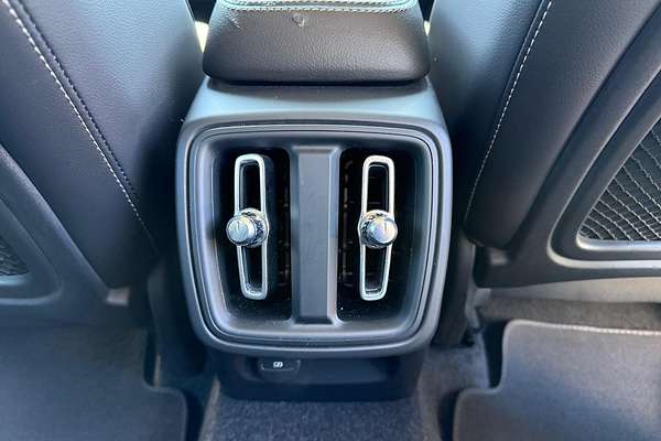 2021 Volvo XC40 T4 Momentum