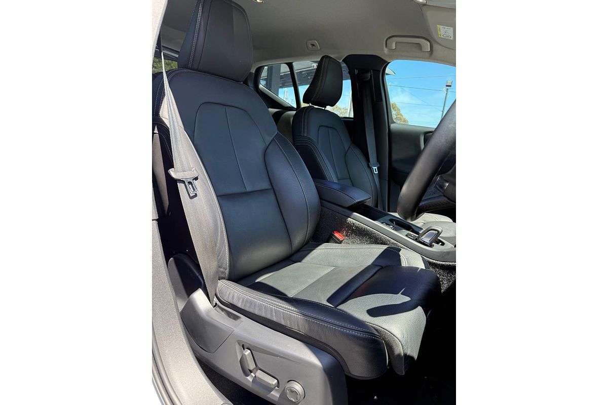 2021 Volvo XC40 T4 Momentum