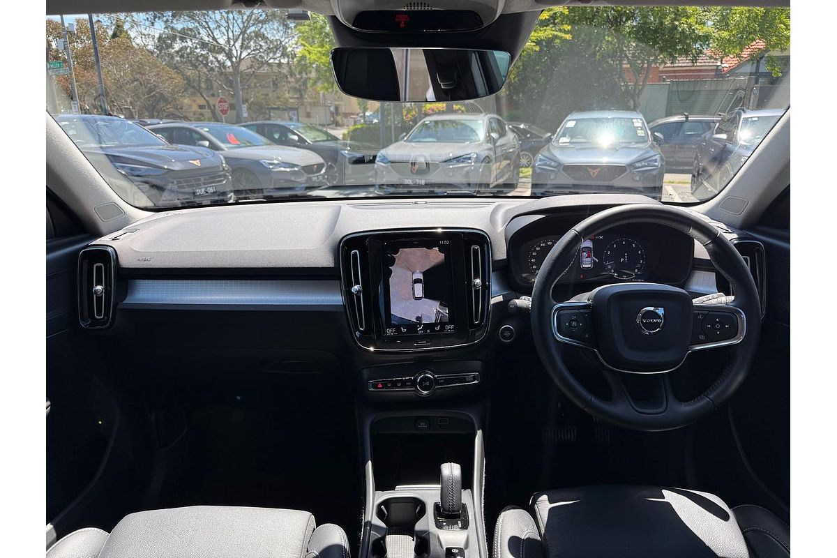 2021 Volvo XC40 T4 Momentum