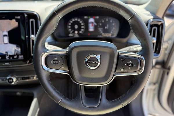 2021 Volvo XC40 T4 Momentum