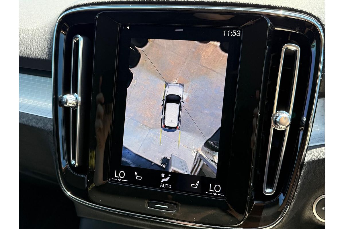 2021 Volvo XC40 T4 Momentum