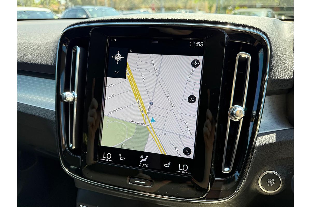 2021 Volvo XC40 T4 Momentum