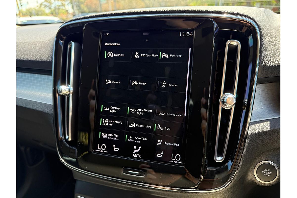 2021 Volvo XC40 T4 Momentum