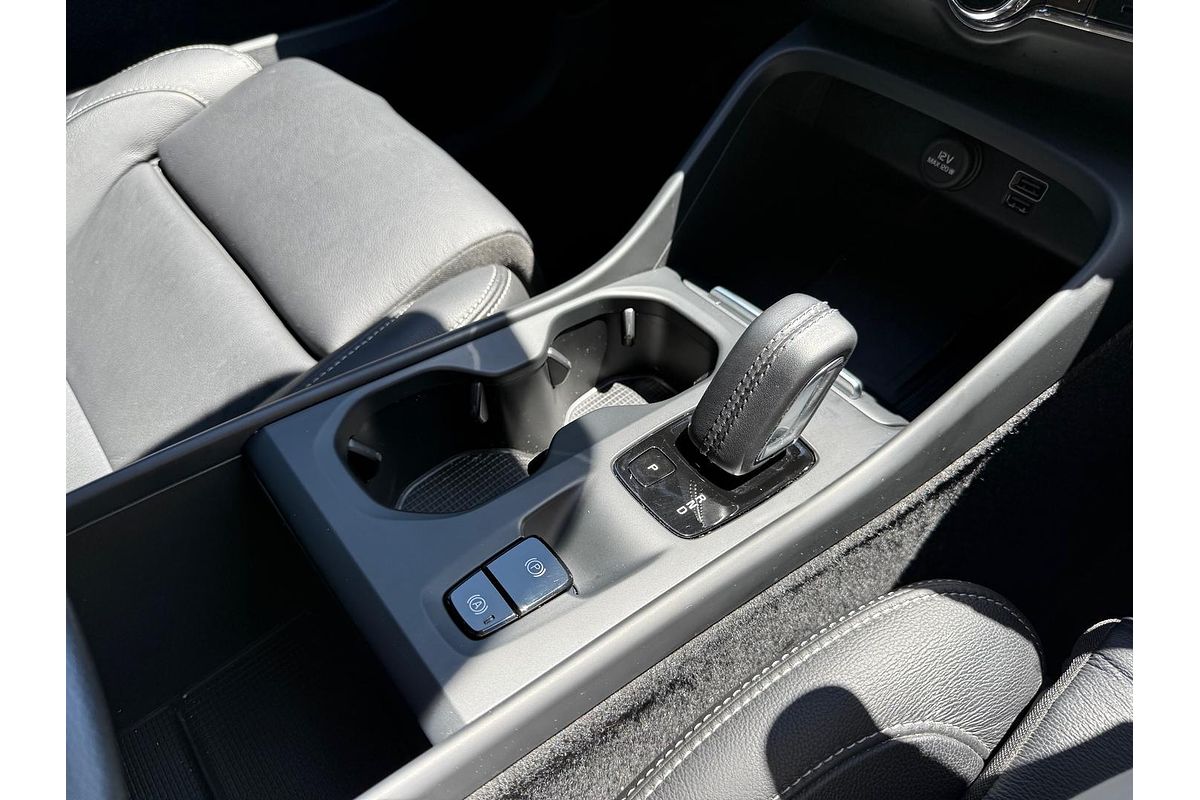 2021 Volvo XC40 T4 Momentum