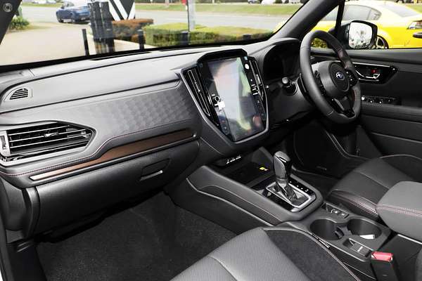 2025 Subaru Forester Hybrid Touring S6