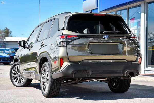 2025 Subaru Forester Hybrid Touring S6