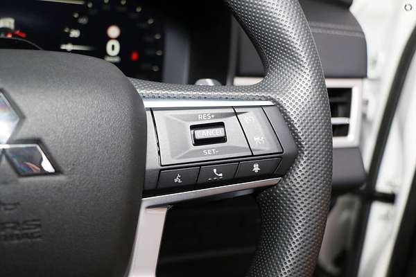 2025 Mitsubishi Outlander ES ZM