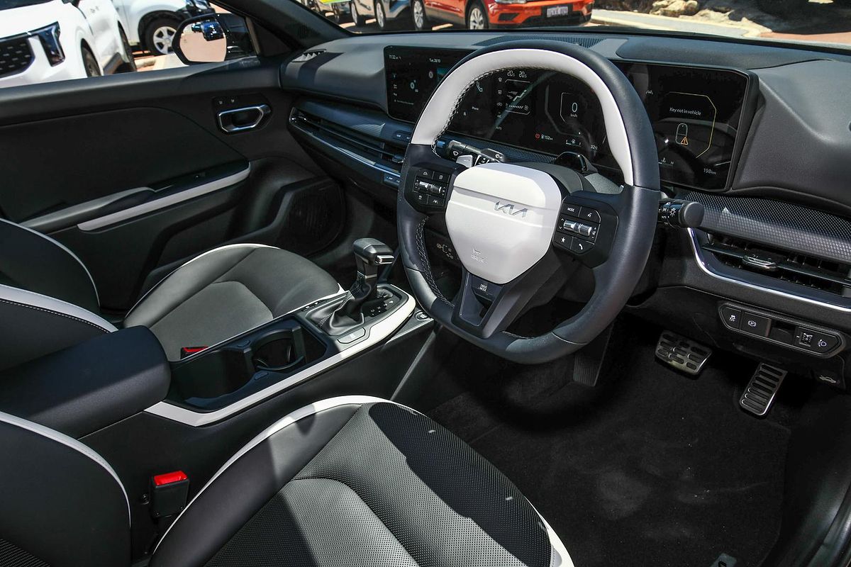 2025 Kia K4 GT-Line CL4m