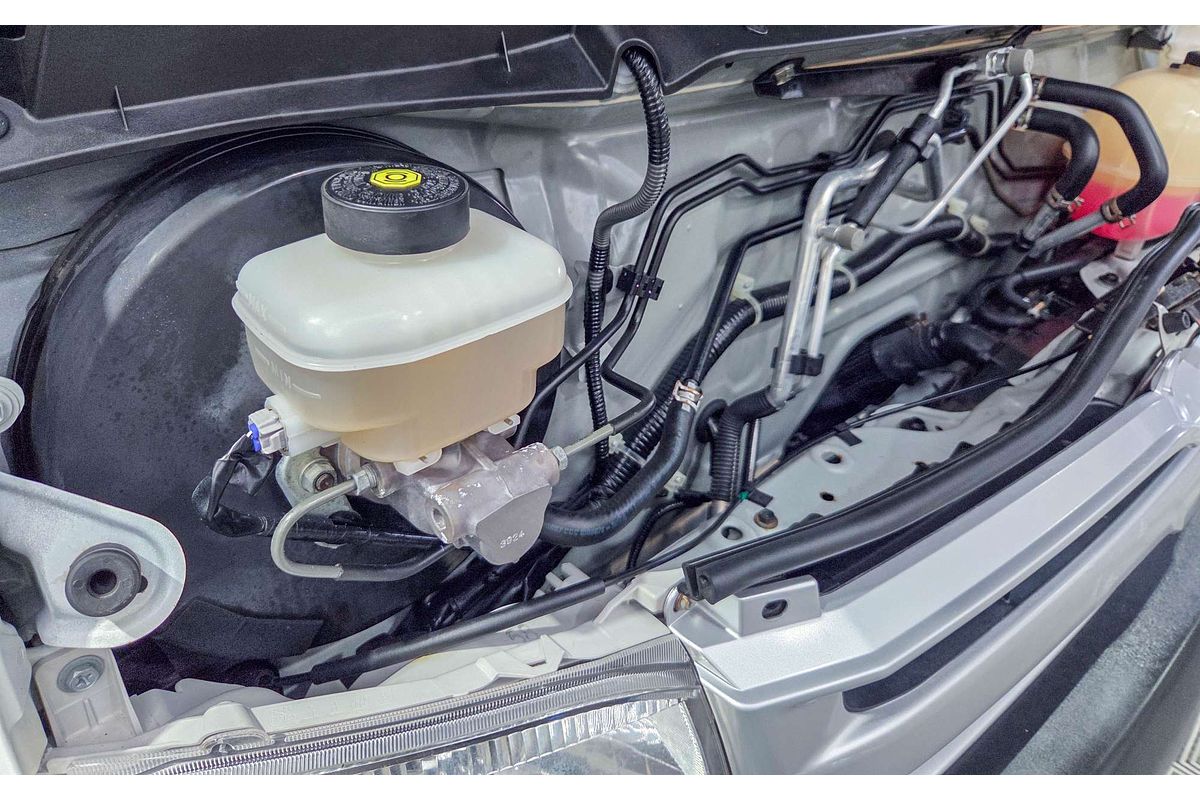 2013 Toyota Hiace Commuter TRH223R ELWB High Roof