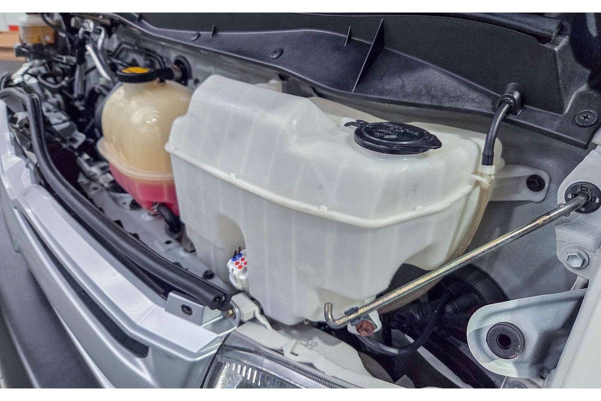 2013 Toyota Hiace Commuter TRH223R ELWB High Roof