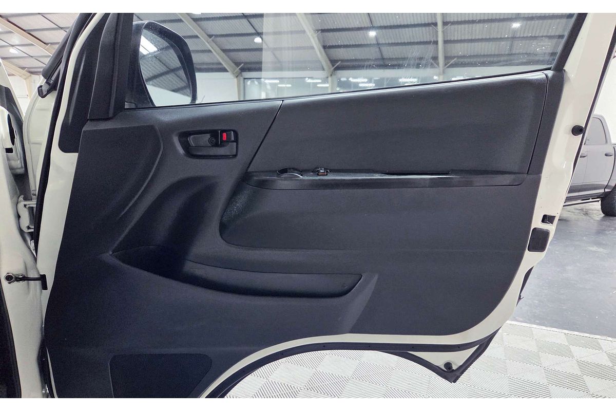 2013 Toyota Hiace Commuter TRH223R ELWB High Roof