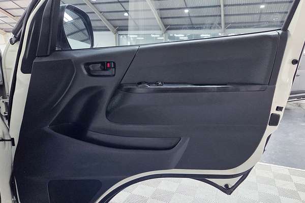 2013 Toyota Hiace Commuter TRH223R ELWB High Roof