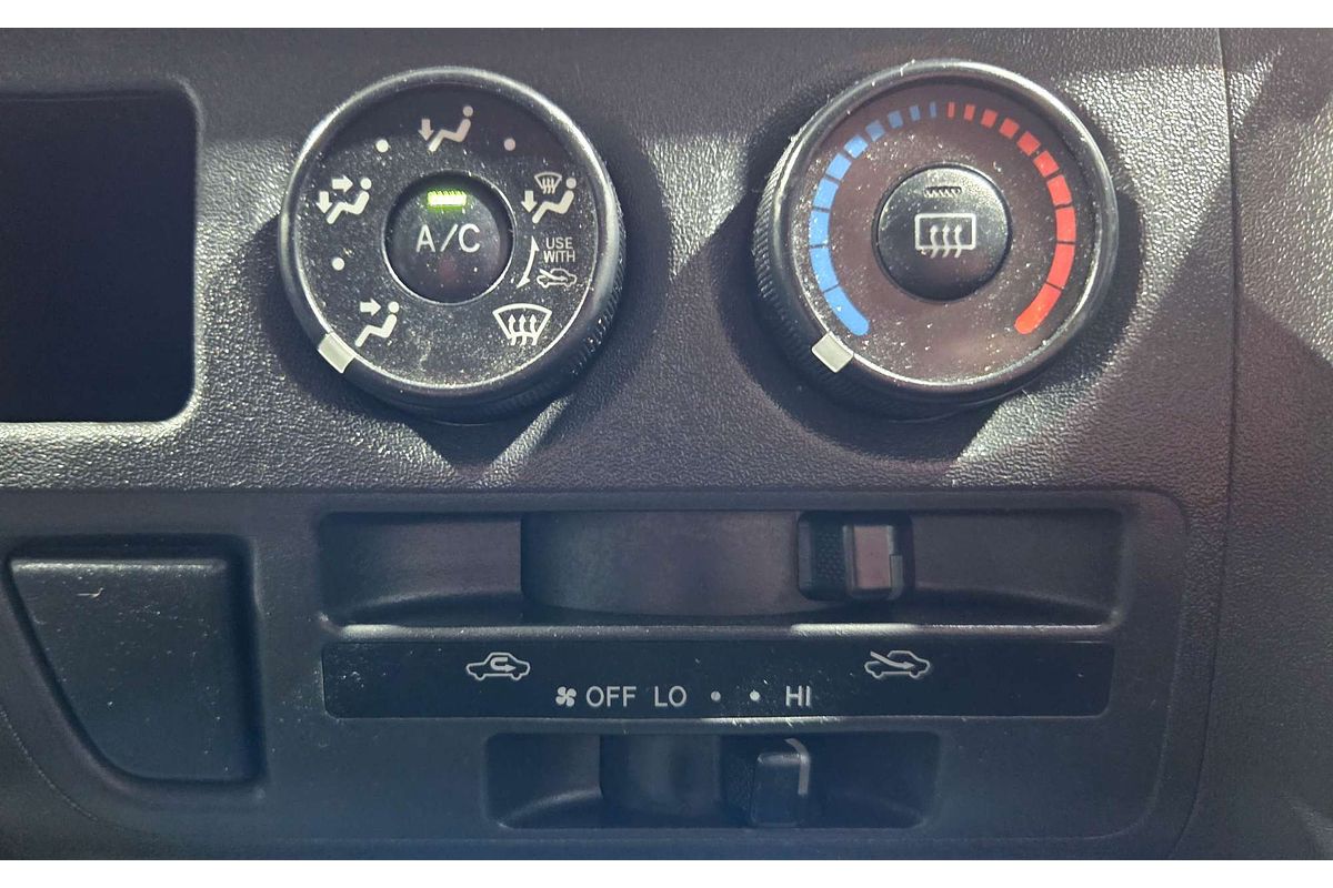 2013 Toyota Hiace Commuter TRH223R ELWB High Roof