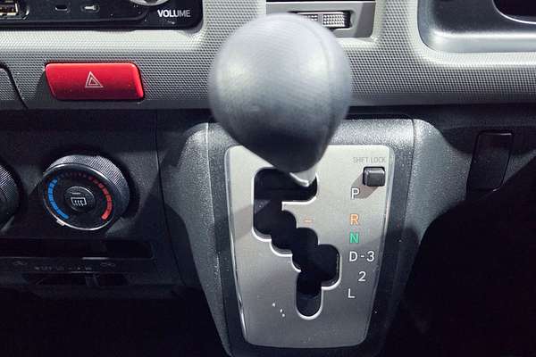 2013 Toyota Hiace Commuter TRH223R ELWB High Roof