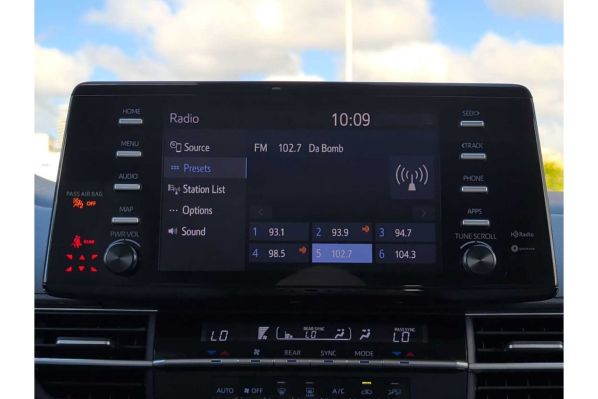 2022 Toyota SIENNA LE