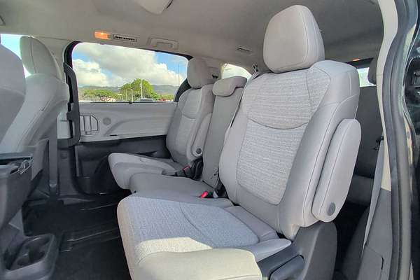 2022 Toyota SIENNA LE