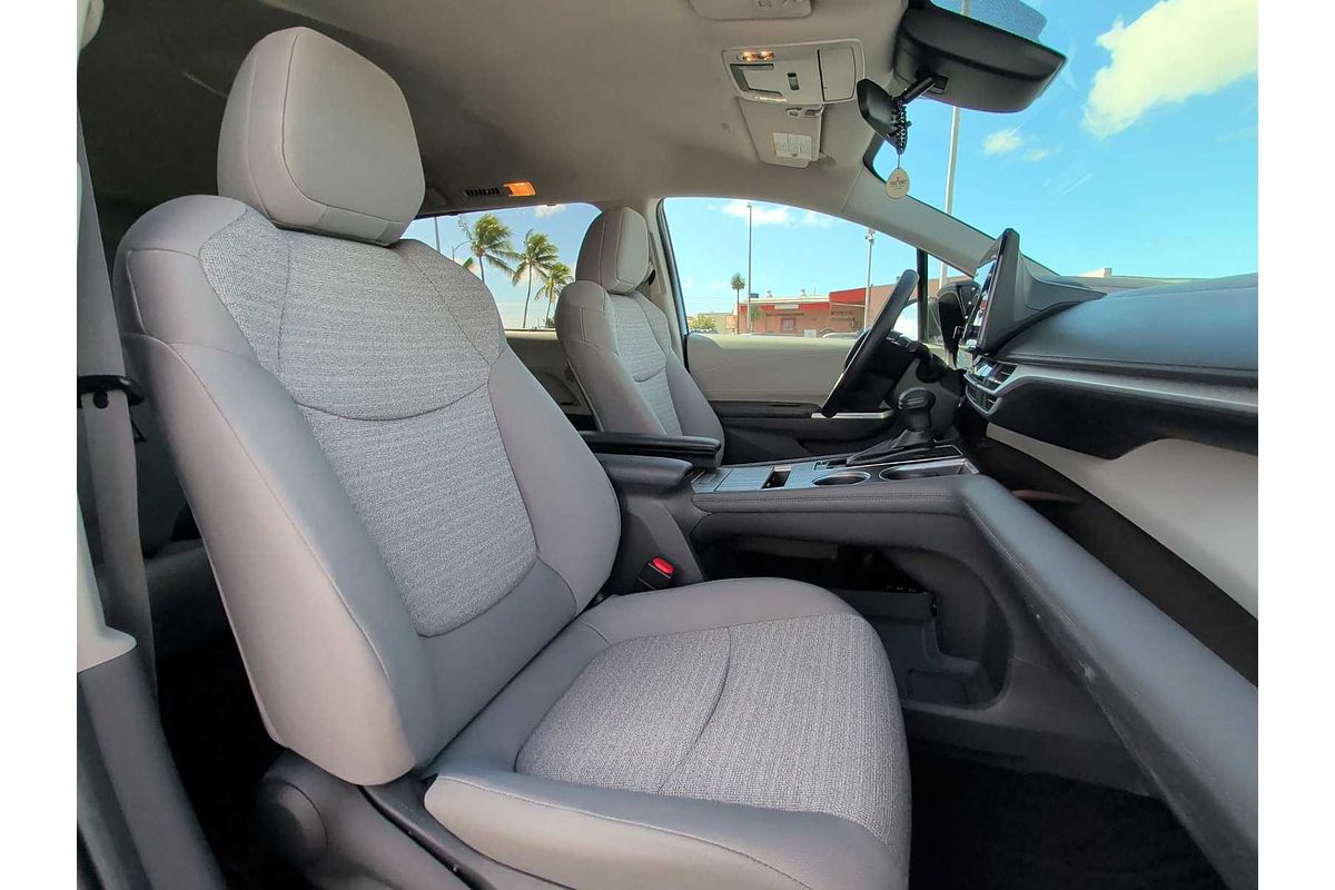 2022 Toyota SIENNA LE