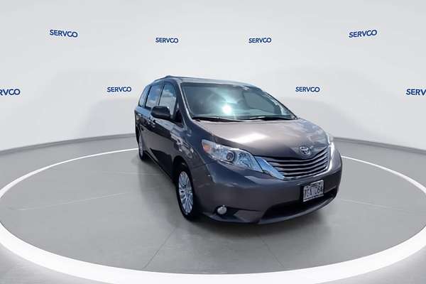 2017 Toyota SIENNA XLE
