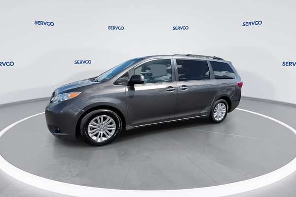 2017 Toyota SIENNA XLE
