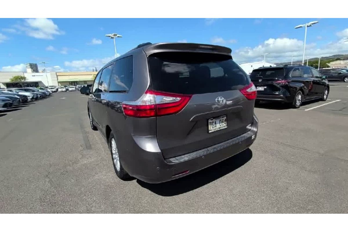 2017 Toyota SIENNA XLE