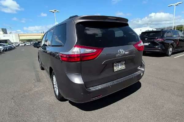 2017 Toyota SIENNA XLE