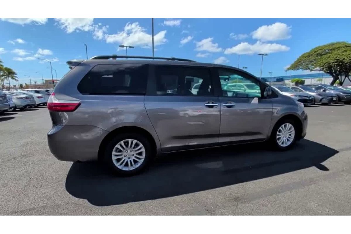 2017 Toyota SIENNA XLE