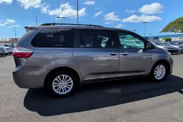 2017 Toyota SIENNA XLE