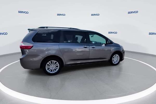 2017 Toyota SIENNA XLE