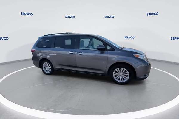 2017 Toyota SIENNA XLE