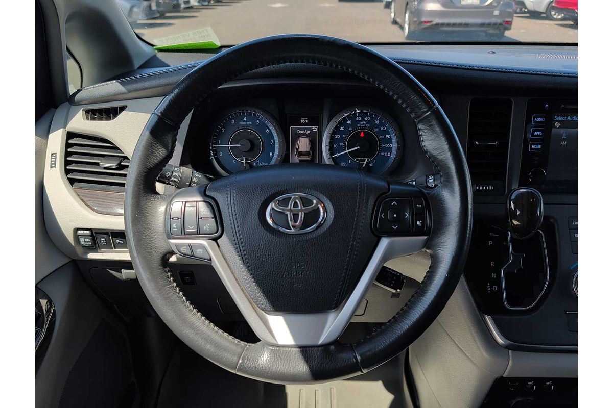 2017 Toyota SIENNA XLE