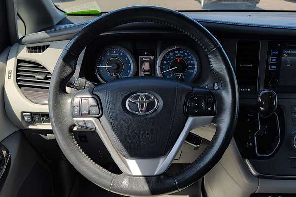 2017 Toyota SIENNA XLE