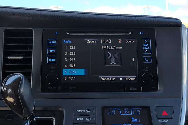 2017 Toyota SIENNA XLE