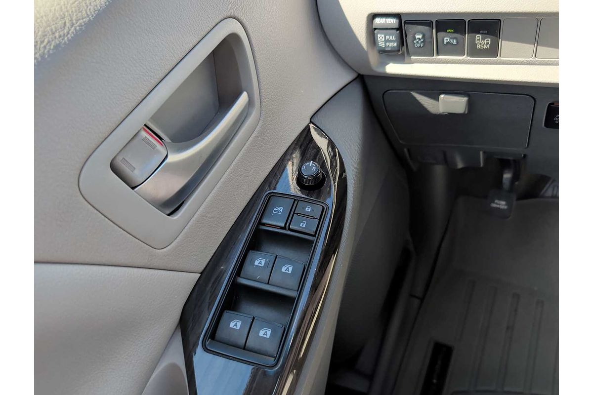 2017 Toyota SIENNA XLE