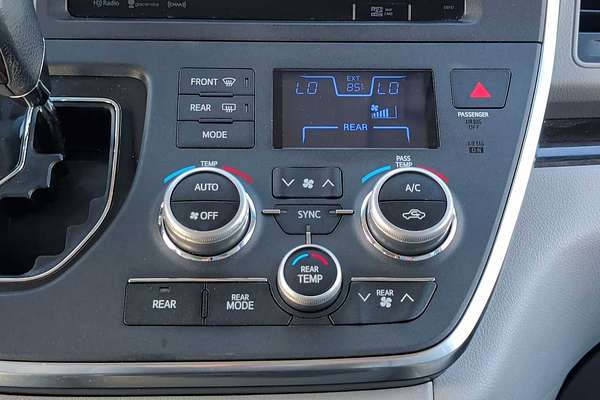 2017 Toyota SIENNA XLE