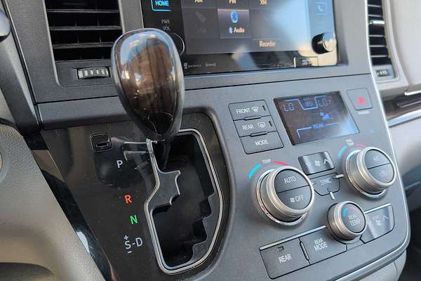 2017 Toyota SIENNA XLE