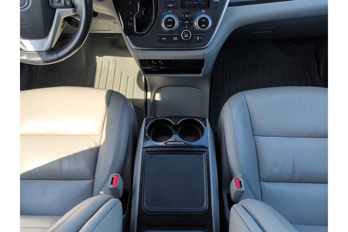 2017 Toyota SIENNA XLE