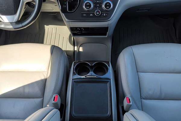 2017 Toyota SIENNA XLE