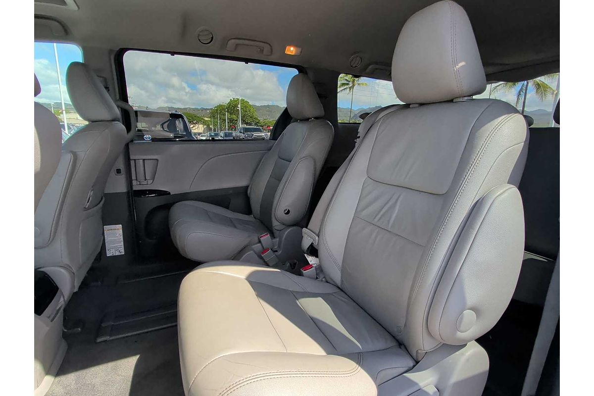 2017 Toyota SIENNA XLE