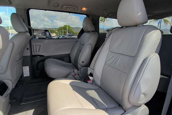 2017 Toyota SIENNA XLE