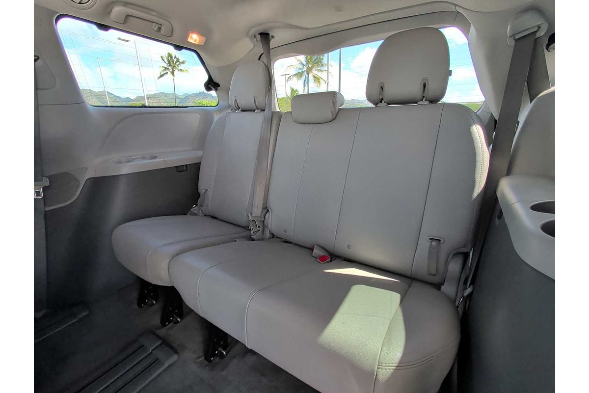 2017 Toyota SIENNA XLE