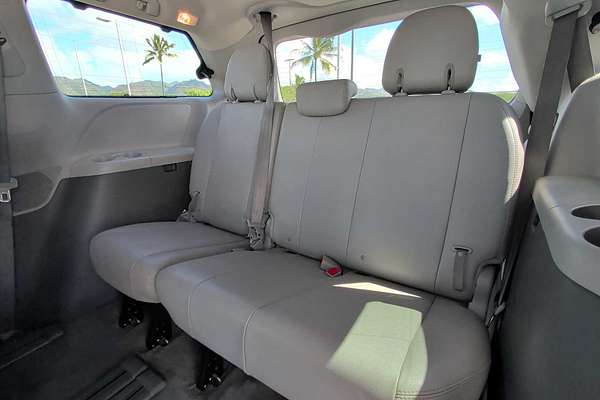 2017 Toyota SIENNA XLE