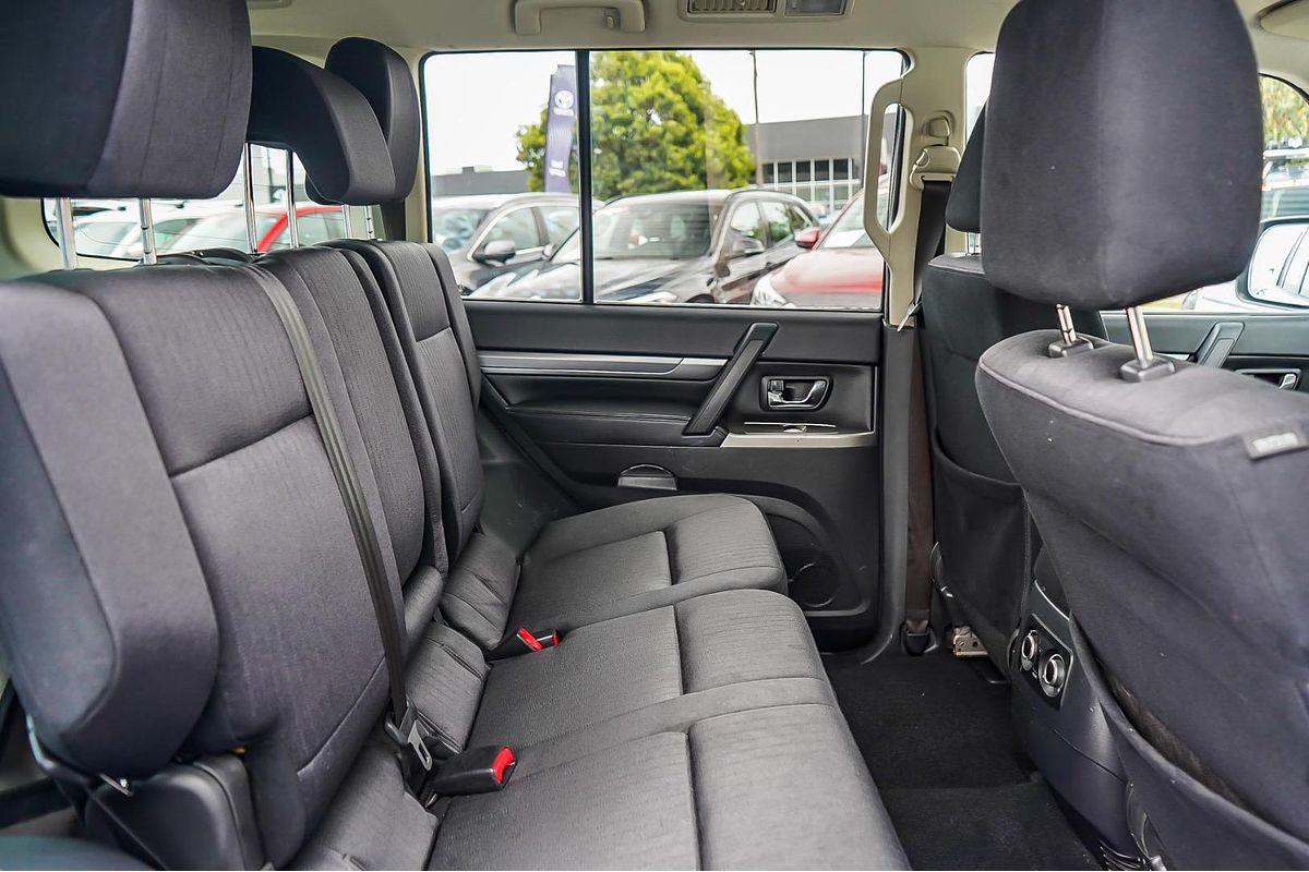 2017 Mitsubishi Pajero GLX NX