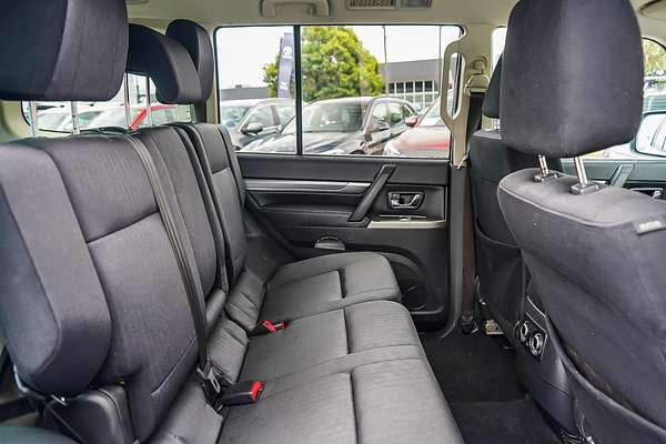 2017 Mitsubishi Pajero GLX NX