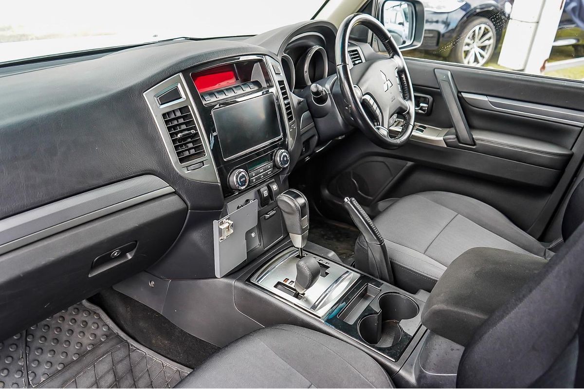 2017 Mitsubishi Pajero GLX NX