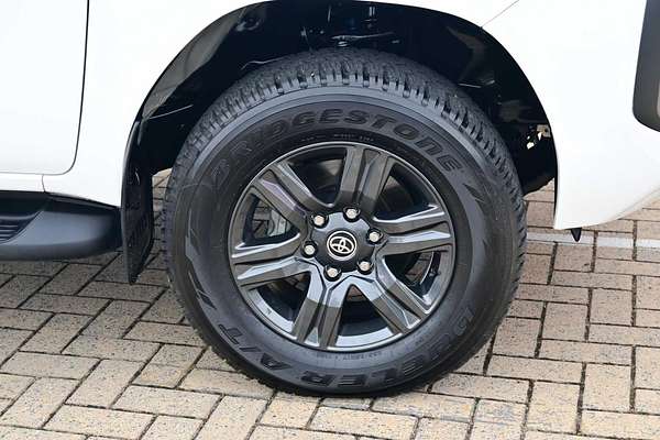 2024 Toyota Hilux SR GUN126R 4X4