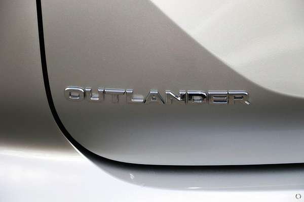 2025 Mitsubishi Outlander ES ZM