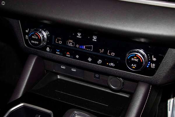 2025 Mitsubishi Outlander Exceed ZM