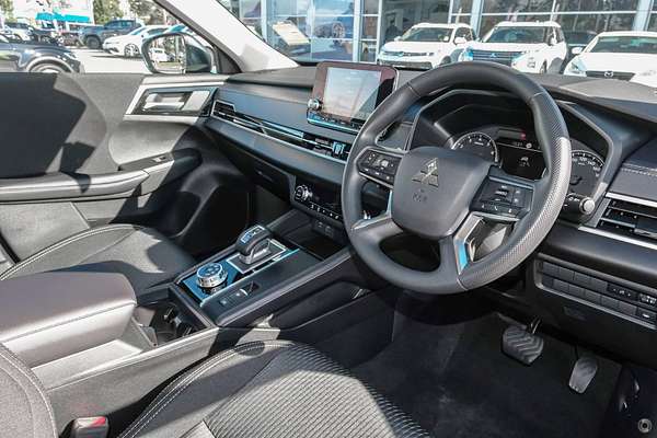 2025 Mitsubishi Outlander ES ZM