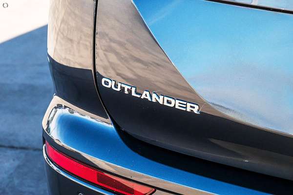 2025 Mitsubishi Outlander ES ZM